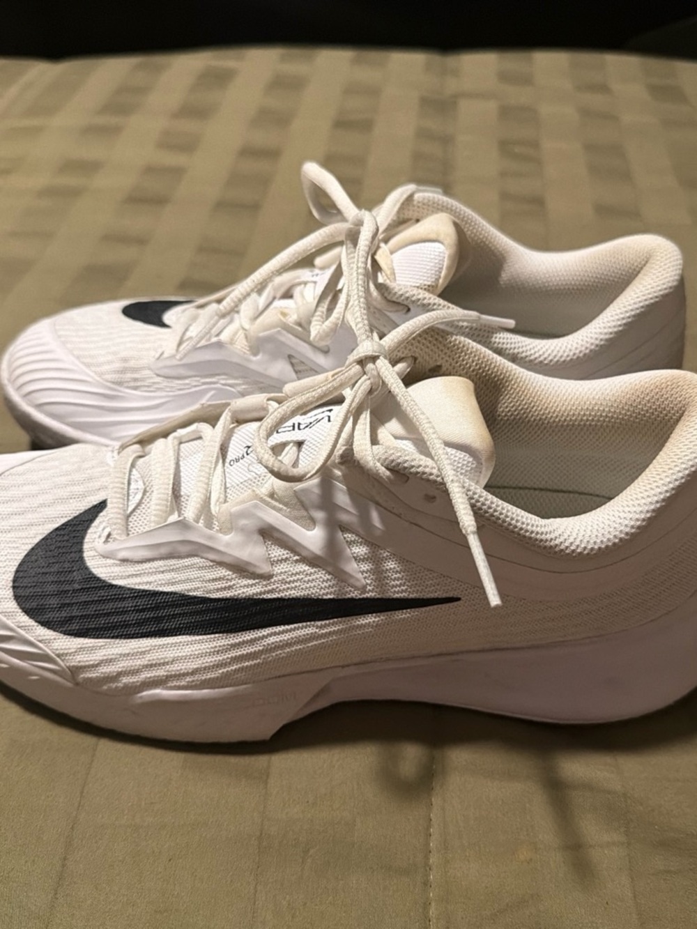 White Athletic Nike Vapor Man Sneakers with Black Swoosh